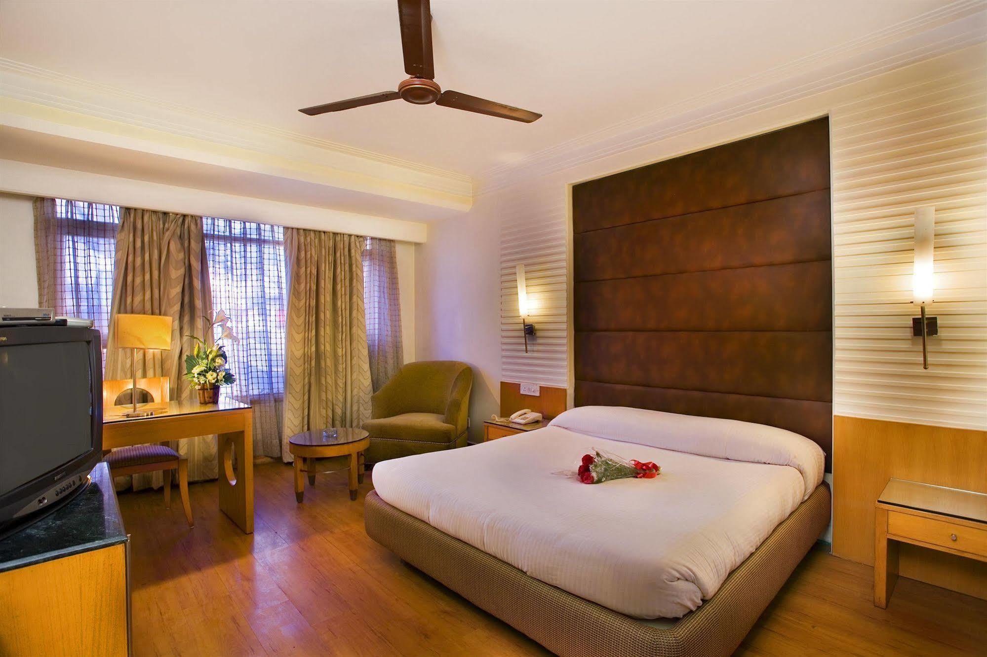 The Bmk Hotel New Delhi Exteriör bild